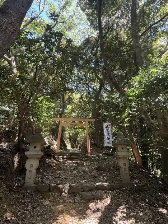 伊射波神社の{uncategorized: "未分類", other: "その他", undefined: "問題あり", building: "その他建物", grave: "お墓", sacred_gate: "鳥居", guardian: "狛犬", statue: "像", buddha: "仏像", history: "歴史", nature: "自然", garden: "庭園", animal: "動物", pagoda: "塔", temizu: "手水舎", mountain_gate: "山門・神門", sanctuary: "本殿・本堂", subordinate: "末社・摂社", art: "芸術", scenery: "景色", jizo: "地蔵", ema: "絵馬", goshuin: "御朱印", omikuji: "おみくじ", items: "授与品その他", amulet: "お守り", goshuincho: "御朱印帳", eats: "食事", festival: "お祭り", votive_dance: "神楽", shichigosan: "七五三参", wedding: "結婚式", experience: "体験その他", initially: "初詣", around: "周辺", anti_infection: "感染症対策"}