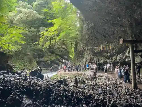 天安河原宮の{uncategorized: "未分類", other: "その他", undefined: "問題あり", building: "その他建物", grave: "お墓", sacred_gate: "鳥居", guardian: "狛犬", statue: "像", buddha: "仏像", history: "歴史", nature: "自然", garden: "庭園", animal: "動物", pagoda: "塔", temizu: "手水舎", mountain_gate: "山門・神門", sanctuary: "本殿・本堂", subordinate: "末社・摂社", art: "芸術", scenery: "景色", jizo: "地蔵", ema: "絵馬", goshuin: "御朱印", omikuji: "おみくじ", items: "授与品その他", amulet: "お守り", goshuincho: "御朱印帳", eats: "食事", festival: "お祭り", votive_dance: "神楽", shichigosan: "七五三参", wedding: "結婚式", experience: "体験その他", initially: "初詣", around: "周辺", anti_infection: "感染症対策"}