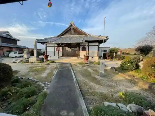 伊勢妙昌寺の{uncategorized: "未分類", other: "その他", undefined: "問題あり", building: "その他建物", grave: "お墓", sacred_gate: "鳥居", guardian: "狛犬", statue: "像", buddha: "仏像", history: "歴史", nature: "自然", garden: "庭園", animal: "動物", pagoda: "塔", temizu: "手水舎", mountain_gate: "山門・神門", sanctuary: "本殿・本堂", subordinate: "末社・摂社", art: "芸術", scenery: "景色", jizo: "地蔵", ema: "絵馬", goshuin: "御朱印", omikuji: "おみくじ", items: "授与品その他", amulet: "お守り", goshuincho: "御朱印帳", eats: "食事", festival: "お祭り", votive_dance: "神楽", shichigosan: "七五三参", wedding: "結婚式", experience: "体験その他", initially: "初詣", around: "周辺", anti_infection: "感染症対策"}