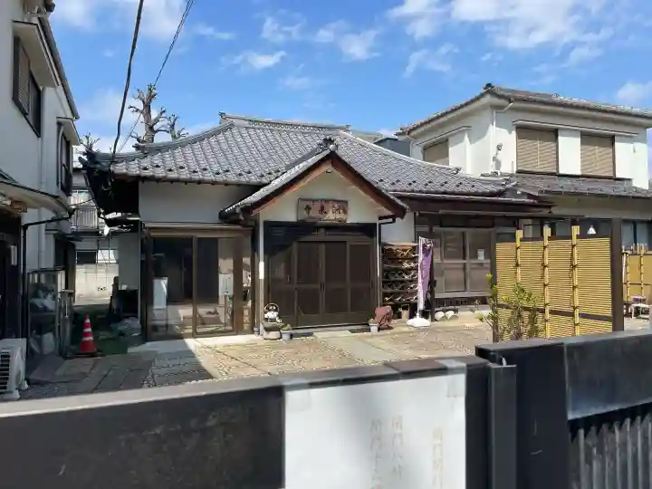 洞泉寺の{uncategorized: "未分類", other: "その他", undefined: "問題あり", building: "その他建物", grave: "お墓", sacred_gate: "鳥居", guardian: "狛犬", statue: "像", buddha: "仏像", history: "歴史", nature: "自然", garden: "庭園", animal: "動物", pagoda: "塔", temizu: "手水舎", mountain_gate: "山門・神門", sanctuary: "本殿・本堂", subordinate: "末社・摂社", art: "芸術", scenery: "景色", jizo: "地蔵", ema: "絵馬", goshuin: "御朱印", omikuji: "おみくじ", items: "授与品その他", amulet: "お守り", goshuincho: "御朱印帳", eats: "食事", festival: "お祭り", votive_dance: "神楽", shichigosan: "七五三参", wedding: "結婚式", experience: "体験その他", initially: "初詣", around: "周辺", anti_infection: "感染症対策"}