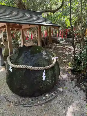 花窟神社の{uncategorized: "未分類", other: "その他", undefined: "問題あり", building: "その他建物", grave: "お墓", sacred_gate: "鳥居", guardian: "狛犬", statue: "像", buddha: "仏像", history: "歴史", nature: "自然", garden: "庭園", animal: "動物", pagoda: "塔", temizu: "手水舎", mountain_gate: "山門・神門", sanctuary: "本殿・本堂", subordinate: "末社・摂社", art: "芸術", scenery: "景色", jizo: "地蔵", ema: "絵馬", goshuin: "御朱印", omikuji: "おみくじ", items: "授与品その他", amulet: "お守り", goshuincho: "御朱印帳", eats: "食事", festival: "お祭り", votive_dance: "神楽", shichigosan: "七五三参", wedding: "結婚式", experience: "体験その他", initially: "初詣", around: "周辺", anti_infection: "感染症対策"}