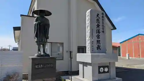 鳳隆寺の像