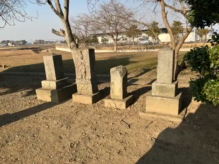 友沼水神宮の{uncategorized: "未分類", other: "その他", undefined: "問題あり", building: "その他建物", grave: "お墓", sacred_gate: "鳥居", guardian: "狛犬", statue: "像", buddha: "仏像", history: "歴史", nature: "自然", garden: "庭園", animal: "動物", pagoda: "塔", temizu: "手水舎", mountain_gate: "山門・神門", sanctuary: "本殿・本堂", subordinate: "末社・摂社", art: "芸術", scenery: "景色", jizo: "地蔵", ema: "絵馬", goshuin: "御朱印", omikuji: "おみくじ", items: "授与品その他", amulet: "お守り", goshuincho: "御朱印帳", eats: "食事", festival: "お祭り", votive_dance: "神楽", shichigosan: "七五三参", wedding: "結婚式", experience: "体験その他", initially: "初詣", around: "周辺", anti_infection: "感染症対策"}