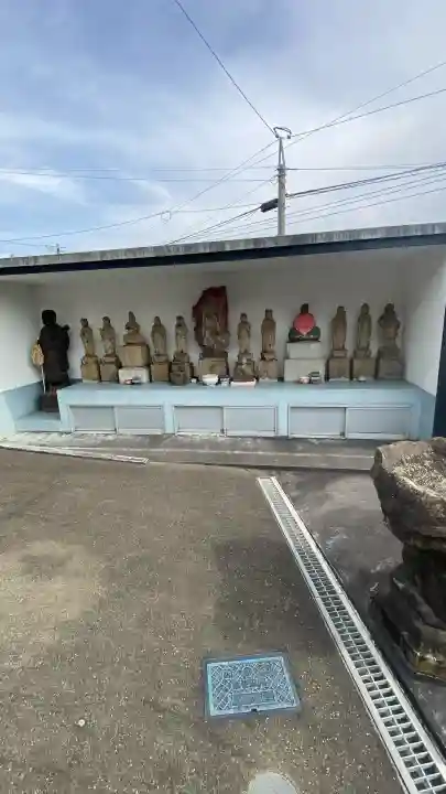 善光寺の{uncategorized: "未分類", other: "その他", undefined: "問題あり", building: "その他建物", grave: "お墓", sacred_gate: "鳥居", guardian: "狛犬", statue: "像", buddha: "仏像", history: "歴史", nature: "自然", garden: "庭園", animal: "動物", pagoda: "塔", temizu: "手水舎", mountain_gate: "山門・神門", sanctuary: "本殿・本堂", subordinate: "末社・摂社", art: "芸術", scenery: "景色", jizo: "地蔵", ema: "絵馬", goshuin: "御朱印", omikuji: "おみくじ", items: "授与品その他", amulet: "お守り", goshuincho: "御朱印帳", eats: "食事", festival: "お祭り", votive_dance: "神楽", shichigosan: "七五三参", wedding: "結婚式", experience: "体験その他", initially: "初詣", around: "周辺", anti_infection: "感染症対策"}