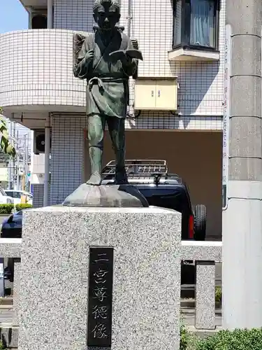 二宮神社の像