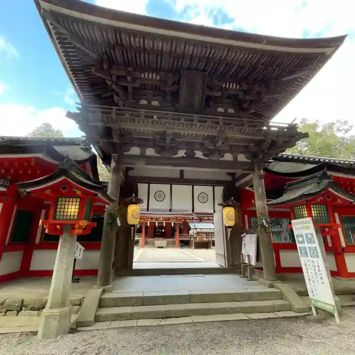 石上神宮の山門・神門
