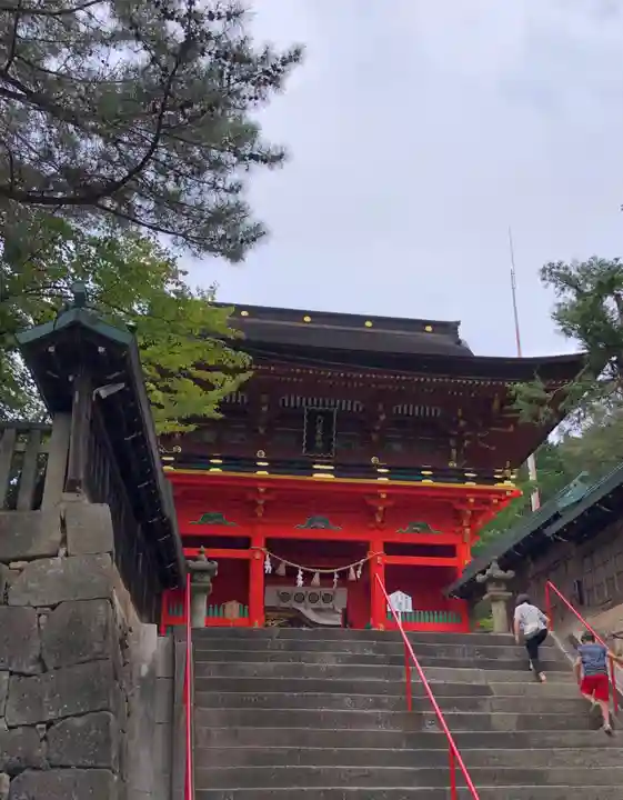 六所神社の山門・神門