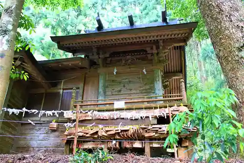 金持神社の本殿