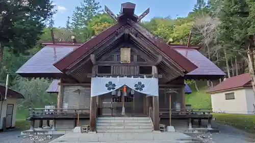新得神社の本殿・本堂