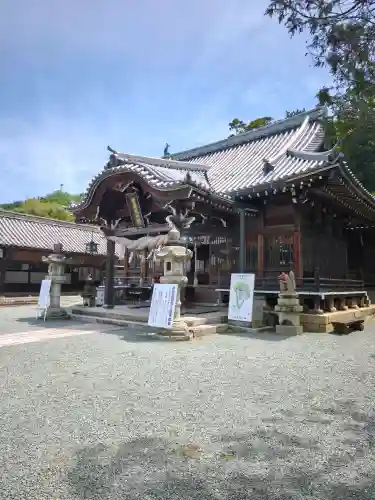 伊豫稲荷神社の{uncategorized: "未分類", other: "その他", undefined: "問題あり", building: "その他建物", grave: "お墓", sacred_gate: "鳥居", guardian: "狛犬", statue: "像", buddha: "仏像", history: "歴史", nature: "自然", garden: "庭園", animal: "動物", pagoda: "塔", temizu: "手水舎", mountain_gate: "山門・神門", sanctuary: "本殿・本堂", subordinate: "末社・摂社", art: "芸術", scenery: "景色", jizo: "地蔵", ema: "絵馬", goshuin: "御朱印", omikuji: "おみくじ", items: "授与品その他", amulet: "お守り", goshuincho: "御朱印帳", eats: "食事", festival: "お祭り", votive_dance: "神楽", shichigosan: "七五三参", wedding: "結婚式", experience: "体験その他", initially: "初詣", around: "周辺", anti_infection: "感染症対策"}