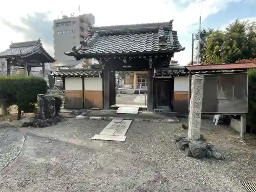 圓徳寺の{uncategorized: "未分類", other: "その他", undefined: "問題あり", building: "その他建物", grave: "お墓", sacred_gate: "鳥居", guardian: "狛犬", statue: "像", buddha: "仏像", history: "歴史", nature: "自然", garden: "庭園", animal: "動物", pagoda: "塔", temizu: "手水舎", mountain_gate: "山門・神門", sanctuary: "本殿・本堂", subordinate: "末社・摂社", art: "芸術", scenery: "景色", jizo: "地蔵", ema: "絵馬", goshuin: "御朱印", omikuji: "おみくじ", items: "授与品その他", amulet: "お守り", goshuincho: "御朱印帳", eats: "食事", festival: "お祭り", votive_dance: "神楽", shichigosan: "七五三参", wedding: "結婚式", experience: "体験その他", initially: "初詣", around: "周辺", anti_infection: "感染症対策"}