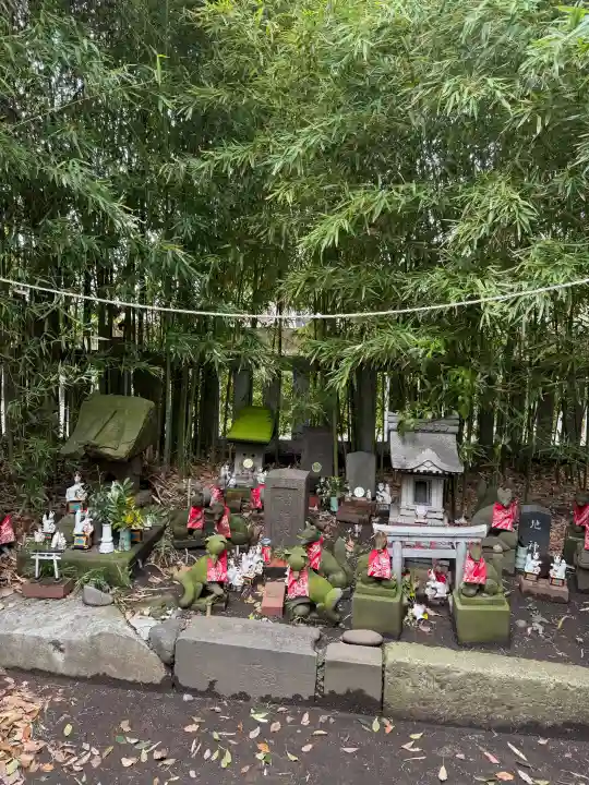 東神奈川熊野神社の{uncategorized: "未分類", other: "その他", undefined: "問題あり", building: "その他建物", grave: "お墓", sacred_gate: "鳥居", guardian: "狛犬", statue: "像", buddha: "仏像", history: "歴史", nature: "自然", garden: "庭園", animal: "動物", pagoda: "塔", temizu: "手水舎", mountain_gate: "山門・神門", sanctuary: "本殿・本堂", subordinate: "末社・摂社", art: "芸術", scenery: "景色", jizo: "地蔵", ema: "絵馬", goshuin: "御朱印", omikuji: "おみくじ", items: "授与品その他", amulet: "お守り", goshuincho: "御朱印帳", eats: "食事", festival: "お祭り", votive_dance: "神楽", shichigosan: "七五三参", wedding: "結婚式", experience: "体験その他", initially: "初詣", around: "周辺", anti_infection: "感染症対策"}