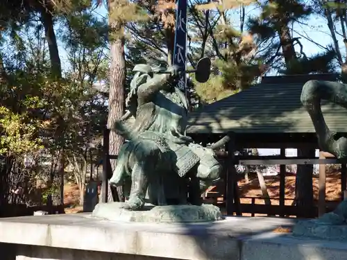 川中島古戦場八幡社の像