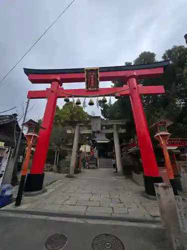 瓢箪山稲荷神社の{uncategorized: "未分類", other: "その他", undefined: "問題あり", building: "その他建物", grave: "お墓", sacred_gate: "鳥居", guardian: "狛犬", statue: "像", buddha: "仏像", history: "歴史", nature: "自然", garden: "庭園", animal: "動物", pagoda: "塔", temizu: "手水舎", mountain_gate: "山門・神門", sanctuary: "本殿・本堂", subordinate: "末社・摂社", art: "芸術", scenery: "景色", jizo: "地蔵", ema: "絵馬", goshuin: "御朱印", omikuji: "おみくじ", items: "授与品その他", amulet: "お守り", goshuincho: "御朱印帳", eats: "食事", festival: "お祭り", votive_dance: "神楽", shichigosan: "七五三参", wedding: "結婚式", experience: "体験その他", initially: "初詣", around: "周辺", anti_infection: "感染症対策"}