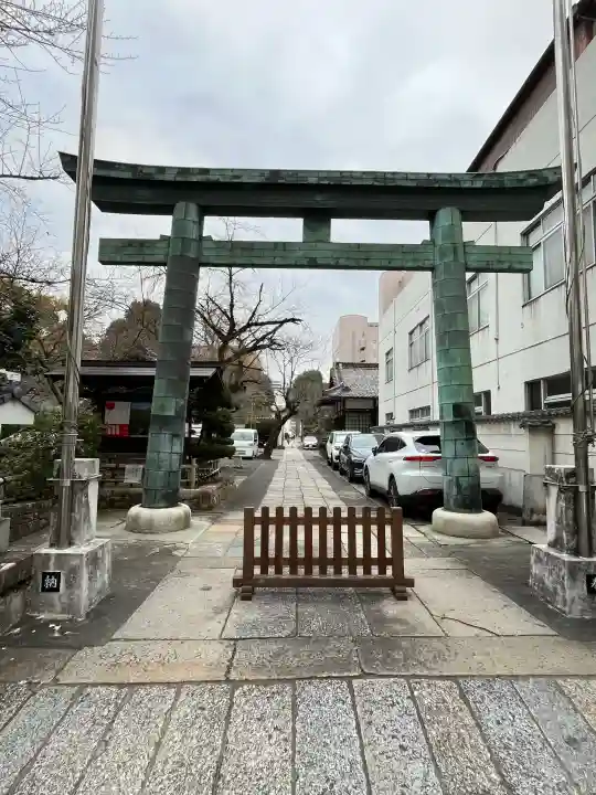 名古屋東照宮の{uncategorized: "未分類", other: "その他", undefined: "問題あり", building: "その他建物", grave: "お墓", sacred_gate: "鳥居", guardian: "狛犬", statue: "像", buddha: "仏像", history: "歴史", nature: "自然", garden: "庭園", animal: "動物", pagoda: "塔", temizu: "手水舎", mountain_gate: "山門・神門", sanctuary: "本殿・本堂", subordinate: "末社・摂社", art: "芸術", scenery: "景色", jizo: "地蔵", ema: "絵馬", goshuin: "御朱印", omikuji: "おみくじ", items: "授与品その他", amulet: "お守り", goshuincho: "御朱印帳", eats: "食事", festival: "お祭り", votive_dance: "神楽", shichigosan: "七五三参", wedding: "結婚式", experience: "体験その他", initially: "初詣", around: "周辺", anti_infection: "感染症対策"}