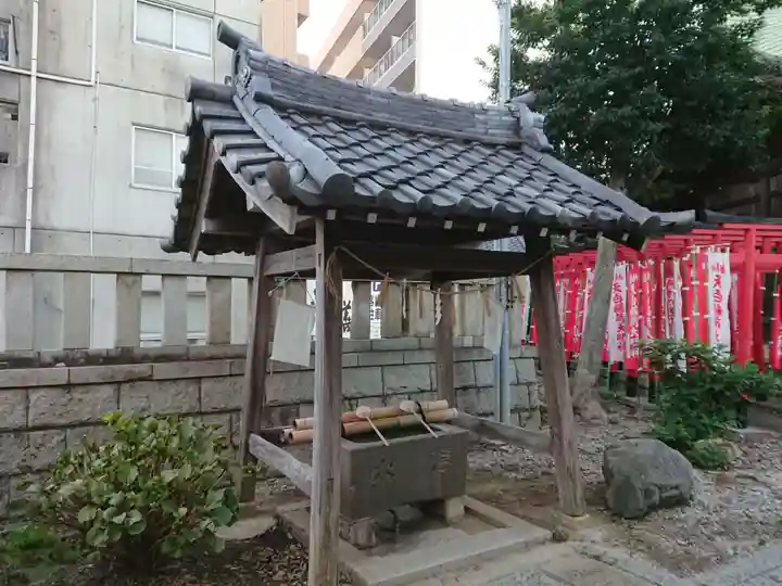神明社の手水舎
