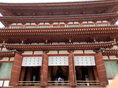 薬師寺の本殿・本堂