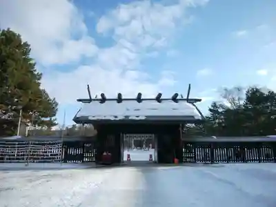 札幌護國神社の山門・神門