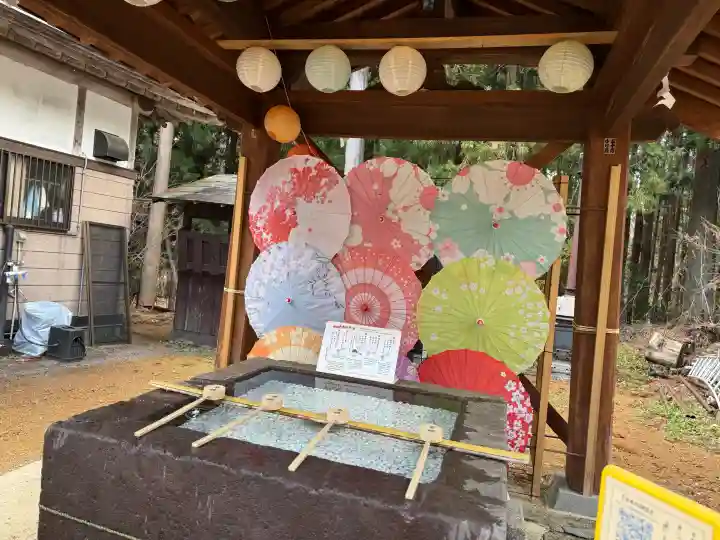 土津神社|こどもと出世の神さまの{uncategorized: "未分類", other: "その他", undefined: "問題あり", building: "その他建物", grave: "お墓", sacred_gate: "鳥居", guardian: "狛犬", statue: "像", buddha: "仏像", history: "歴史", nature: "自然", garden: "庭園", animal: "動物", pagoda: "塔", temizu: "手水舎", mountain_gate: "山門・神門", sanctuary: "本殿・本堂", subordinate: "末社・摂社", art: "芸術", scenery: "景色", jizo: "地蔵", ema: "絵馬", goshuin: "御朱印", omikuji: "おみくじ", items: "授与品その他", amulet: "お守り", goshuincho: "御朱印帳", eats: "食事", festival: "お祭り", votive_dance: "神楽", shichigosan: "七五三参", wedding: "結婚式", experience: "体験その他", initially: "初詣", around: "周辺", anti_infection: "感染症対策"}