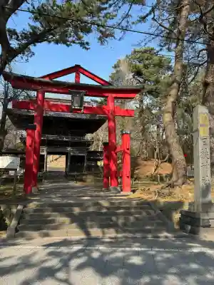 山寺日枝神社の{uncategorized: "未分類", other: "その他", undefined: "問題あり", building: "その他建物", grave: "お墓", sacred_gate: "鳥居", guardian: "狛犬", statue: "像", buddha: "仏像", history: "歴史", nature: "自然", garden: "庭園", animal: "動物", pagoda: "塔", temizu: "手水舎", mountain_gate: "山門・神門", sanctuary: "本殿・本堂", subordinate: "末社・摂社", art: "芸術", scenery: "景色", jizo: "地蔵", ema: "絵馬", goshuin: "御朱印", omikuji: "おみくじ", items: "授与品その他", amulet: "お守り", goshuincho: "御朱印帳", eats: "食事", festival: "お祭り", votive_dance: "神楽", shichigosan: "七五三参", wedding: "結婚式", experience: "体験その他", initially: "初詣", around: "周辺", anti_infection: "感染症対策"}
