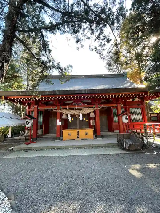 生島足島神社の本殿・本堂