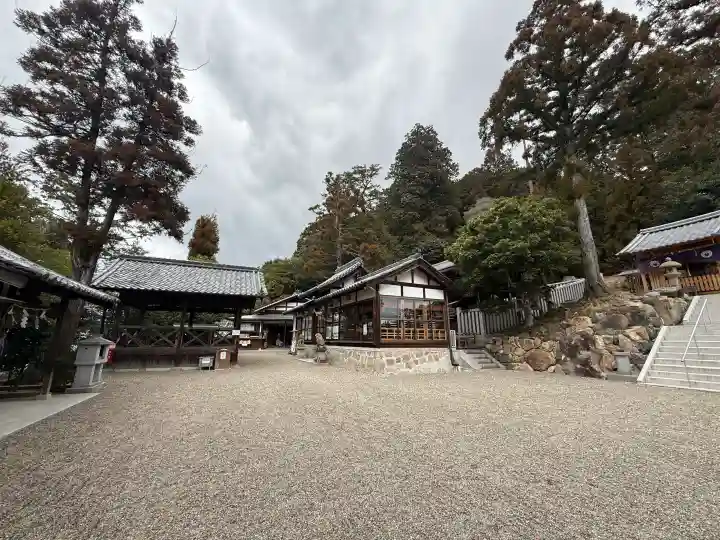 添御縣坐神社の{uncategorized: "未分類", other: "その他", undefined: "問題あり", building: "その他建物", grave: "お墓", sacred_gate: "鳥居", guardian: "狛犬", statue: "像", buddha: "仏像", history: "歴史", nature: "自然", garden: "庭園", animal: "動物", pagoda: "塔", temizu: "手水舎", mountain_gate: "山門・神門", sanctuary: "本殿・本堂", subordinate: "末社・摂社", art: "芸術", scenery: "景色", jizo: "地蔵", ema: "絵馬", goshuin: "御朱印", omikuji: "おみくじ", items: "授与品その他", amulet: "お守り", goshuincho: "御朱印帳", eats: "食事", festival: "お祭り", votive_dance: "神楽", shichigosan: "七五三参", wedding: "結婚式", experience: "体験その他", initially: "初詣", around: "周辺", anti_infection: "感染症対策"}