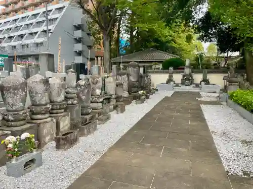 蓮馨寺の{uncategorized: "未分類", other: "その他", undefined: "問題あり", building: "その他建物", grave: "お墓", sacred_gate: "鳥居", guardian: "狛犬", statue: "像", buddha: "仏像", history: "歴史", nature: "自然", garden: "庭園", animal: "動物", pagoda: "塔", temizu: "手水舎", mountain_gate: "山門・神門", sanctuary: "本殿・本堂", subordinate: "末社・摂社", art: "芸術", scenery: "景色", jizo: "地蔵", ema: "絵馬", goshuin: "御朱印", omikuji: "おみくじ", items: "授与品その他", amulet: "お守り", goshuincho: "御朱印帳", eats: "食事", festival: "お祭り", votive_dance: "神楽", shichigosan: "七五三参", wedding: "結婚式", experience: "体験その他", initially: "初詣", around: "周辺", anti_infection: "感染症対策"}