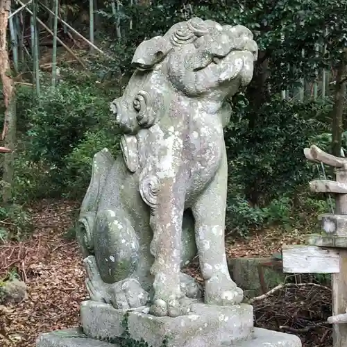 温泉熊野神社の狛犬