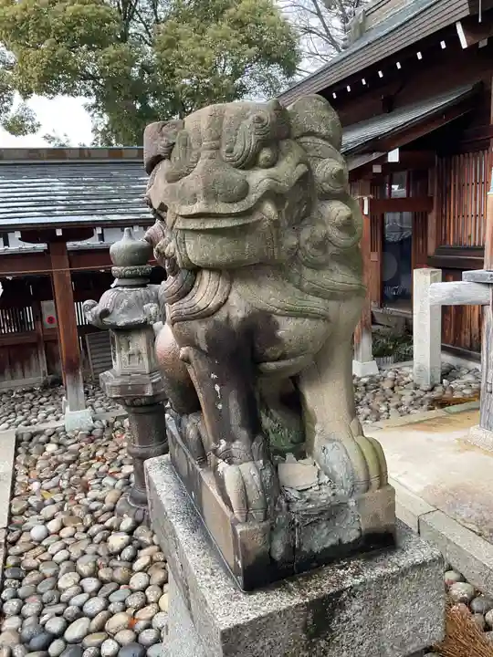 新羅神社の狛犬
