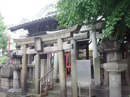 被官稲荷神社の鳥居