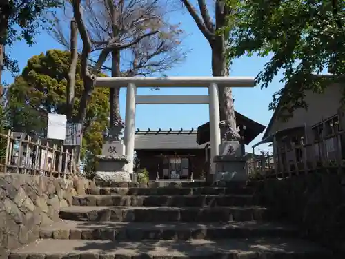 日々神社の鳥居