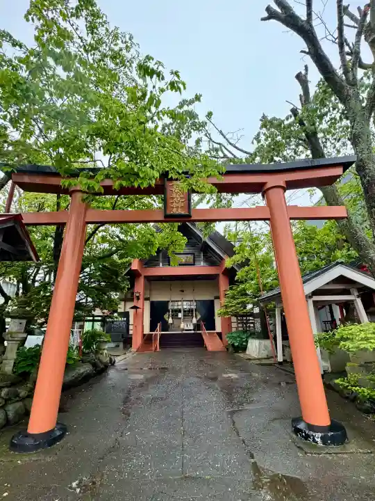 共栄稲荷神社の{uncategorized: "未分類", other: "その他", undefined: "問題あり", building: "その他建物", grave: "お墓", sacred_gate: "鳥居", guardian: "狛犬", statue: "像", buddha: "仏像", history: "歴史", nature: "自然", garden: "庭園", animal: "動物", pagoda: "塔", temizu: "手水舎", mountain_gate: "山門・神門", sanctuary: "本殿・本堂", subordinate: "末社・摂社", art: "芸術", scenery: "景色", jizo: "地蔵", ema: "絵馬", goshuin: "御朱印", omikuji: "おみくじ", items: "授与品その他", amulet: "お守り", goshuincho: "御朱印帳", eats: "食事", festival: "お祭り", votive_dance: "神楽", shichigosan: "七五三参", wedding: "結婚式", experience: "体験その他", initially: "初詣", around: "周辺", anti_infection: "感染症対策"}
