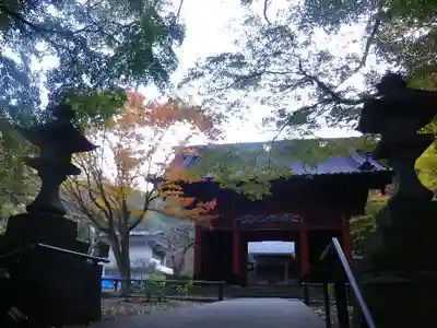 妙本寺の山門・神門