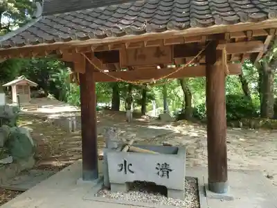 白山神社の手水舎