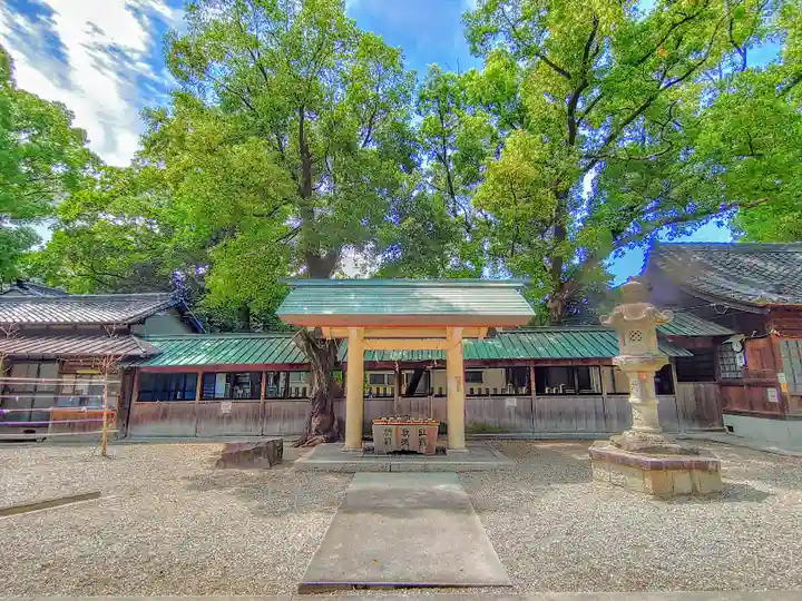 六所社(下飯田)の手水舎