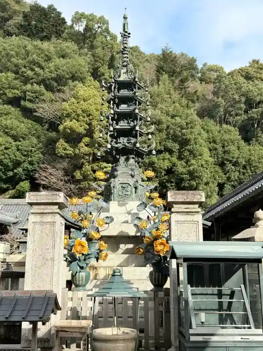 宝山寺の{uncategorized: "未分類", other: "その他", undefined: "問題あり", building: "その他建物", grave: "お墓", sacred_gate: "鳥居", guardian: "狛犬", statue: "像", buddha: "仏像", history: "歴史", nature: "自然", garden: "庭園", animal: "動物", pagoda: "塔", temizu: "手水舎", mountain_gate: "山門・神門", sanctuary: "本殿・本堂", subordinate: "末社・摂社", art: "芸術", scenery: "景色", jizo: "地蔵", ema: "絵馬", goshuin: "御朱印", omikuji: "おみくじ", items: "授与品その他", amulet: "お守り", goshuincho: "御朱印帳", eats: "食事", festival: "お祭り", votive_dance: "神楽", shichigosan: "七五三参", wedding: "結婚式", experience: "体験その他", initially: "初詣", around: "周辺", anti_infection: "感染症対策"}