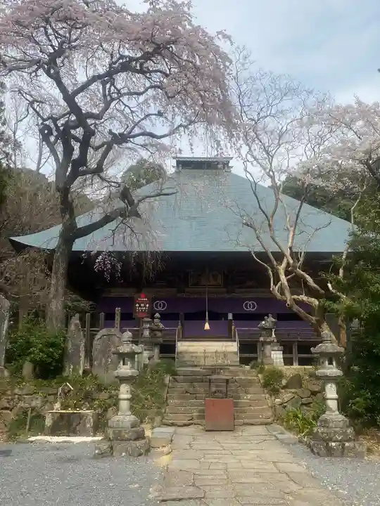 西明寺の本殿・本堂