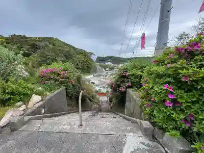 江名諏訪神社の{uncategorized: "未分類", other: "その他", undefined: "問題あり", building: "その他建物", grave: "お墓", sacred_gate: "鳥居", guardian: "狛犬", statue: "像", buddha: "仏像", history: "歴史", nature: "自然", garden: "庭園", animal: "動物", pagoda: "塔", temizu: "手水舎", mountain_gate: "山門・神門", sanctuary: "本殿・本堂", subordinate: "末社・摂社", art: "芸術", scenery: "景色", jizo: "地蔵", ema: "絵馬", goshuin: "御朱印", omikuji: "おみくじ", items: "授与品その他", amulet: "お守り", goshuincho: "御朱印帳", eats: "食事", festival: "お祭り", votive_dance: "神楽", shichigosan: "七五三参", wedding: "結婚式", experience: "体験その他", initially: "初詣", around: "周辺", anti_infection: "感染症対策"}