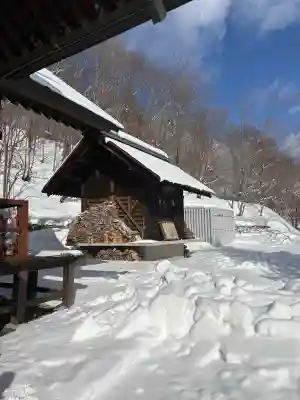 夕張神社の{uncategorized: "未分類", other: "その他", undefined: "問題あり", building: "その他建物", grave: "お墓", sacred_gate: "鳥居", guardian: "狛犬", statue: "像", buddha: "仏像", history: "歴史", nature: "自然", garden: "庭園", animal: "動物", pagoda: "塔", temizu: "手水舎", mountain_gate: "山門・神門", sanctuary: "本殿・本堂", subordinate: "末社・摂社", art: "芸術", scenery: "景色", jizo: "地蔵", ema: "絵馬", goshuin: "御朱印", omikuji: "おみくじ", items: "授与品その他", amulet: "お守り", goshuincho: "御朱印帳", eats: "食事", festival: "お祭り", votive_dance: "神楽", shichigosan: "七五三参", wedding: "結婚式", experience: "体験その他", initially: "初詣", around: "周辺", anti_infection: "感染症対策"}