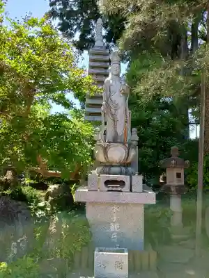 大興寺の{uncategorized: "未分類", other: "その他", undefined: "問題あり", building: "その他建物", grave: "お墓", sacred_gate: "鳥居", guardian: "狛犬", statue: "像", buddha: "仏像", history: "歴史", nature: "自然", garden: "庭園", animal: "動物", pagoda: "塔", temizu: "手水舎", mountain_gate: "山門・神門", sanctuary: "本殿・本堂", subordinate: "末社・摂社", art: "芸術", scenery: "景色", jizo: "地蔵", ema: "絵馬", goshuin: "御朱印", omikuji: "おみくじ", items: "授与品その他", amulet: "お守り", goshuincho: "御朱印帳", eats: "食事", festival: "お祭り", votive_dance: "神楽", shichigosan: "七五三参", wedding: "結婚式", experience: "体験その他", initially: "初詣", around: "周辺", anti_infection: "感染症対策"}