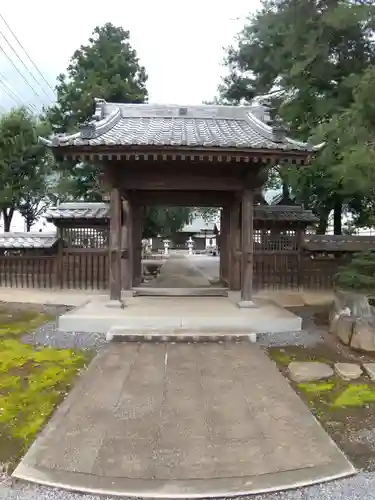 宝秀寺の山門