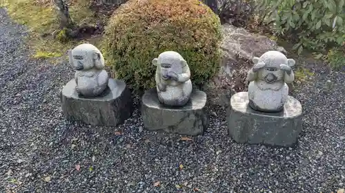 蓮華寺の像