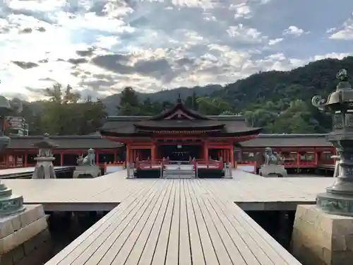 厳島神社の本殿