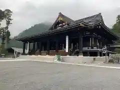 久遠寺の本殿