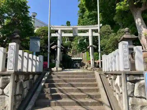 諏訪神社の{uncategorized: "未分類", other: "その他", undefined: "問題あり", building: "その他建物", grave: "お墓", sacred_gate: "鳥居", guardian: "狛犬", statue: "像", buddha: "仏像", history: "歴史", nature: "自然", garden: "庭園", animal: "動物", pagoda: "塔", temizu: "手水舎", mountain_gate: "山門・神門", sanctuary: "本殿・本堂", subordinate: "末社・摂社", art: "芸術", scenery: "景色", jizo: "地蔵", ema: "絵馬", goshuin: "御朱印", omikuji: "おみくじ", items: "授与品その他", amulet: "お守り", goshuincho: "御朱印帳", eats: "食事", festival: "お祭り", votive_dance: "神楽", shichigosan: "七五三参", wedding: "結婚式", experience: "体験その他", initially: "初詣", around: "周辺", anti_infection: "感染症対策"}