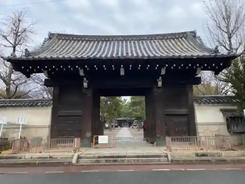 建中寺の山門