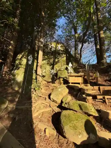 須我神社奥宮の{uncategorized: "未分類", other: "その他", undefined: "問題あり", building: "その他建物", grave: "お墓", sacred_gate: "鳥居", guardian: "狛犬", statue: "像", buddha: "仏像", history: "歴史", nature: "自然", garden: "庭園", animal: "動物", pagoda: "塔", temizu: "手水舎", mountain_gate: "山門・神門", sanctuary: "本殿・本堂", subordinate: "末社・摂社", art: "芸術", scenery: "景色", jizo: "地蔵", ema: "絵馬", goshuin: "御朱印", omikuji: "おみくじ", items: "授与品その他", amulet: "お守り", goshuincho: "御朱印帳", eats: "食事", festival: "お祭り", votive_dance: "神楽", shichigosan: "七五三参", wedding: "結婚式", experience: "体験その他", initially: "初詣", around: "周辺", anti_infection: "感染症対策"}