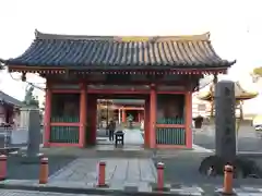 津観音の山門