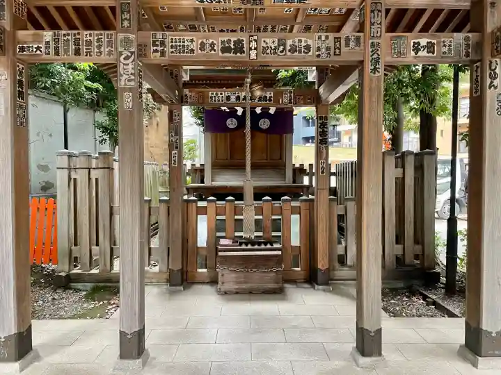 境稲荷神社の{uncategorized: "未分類", other: "その他", undefined: "問題あり", building: "その他建物", grave: "お墓", sacred_gate: "鳥居", guardian: "狛犬", statue: "像", buddha: "仏像", history: "歴史", nature: "自然", garden: "庭園", animal: "動物", pagoda: "塔", temizu: "手水舎", mountain_gate: "山門・神門", sanctuary: "本殿・本堂", subordinate: "末社・摂社", art: "芸術", scenery: "景色", jizo: "地蔵", ema: "絵馬", goshuin: "御朱印", omikuji: "おみくじ", items: "授与品その他", amulet: "お守り", goshuincho: "御朱印帳", eats: "食事", festival: "お祭り", votive_dance: "神楽", shichigosan: "七五三参", wedding: "結婚式", experience: "体験その他", initially: "初詣", around: "周辺", anti_infection: "感染症対策"}