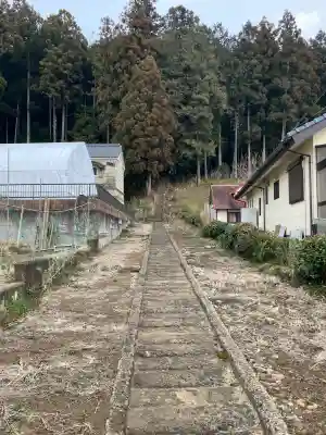 金枝温泉神社の{uncategorized: "未分類", other: "その他", undefined: "問題あり", building: "その他建物", grave: "お墓", sacred_gate: "鳥居", guardian: "狛犬", statue: "像", buddha: "仏像", history: "歴史", nature: "自然", garden: "庭園", animal: "動物", pagoda: "塔", temizu: "手水舎", mountain_gate: "山門・神門", sanctuary: "本殿・本堂", subordinate: "末社・摂社", art: "芸術", scenery: "景色", jizo: "地蔵", ema: "絵馬", goshuin: "御朱印", omikuji: "おみくじ", items: "授与品その他", amulet: "お守り", goshuincho: "御朱印帳", eats: "食事", festival: "お祭り", votive_dance: "神楽", shichigosan: "七五三参", wedding: "結婚式", experience: "体験その他", initially: "初詣", around: "周辺", anti_infection: "感染症対策"}